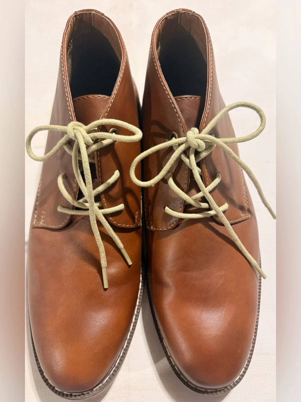 Men's Brown Leather Chukka Boots with Light Contrast Laces